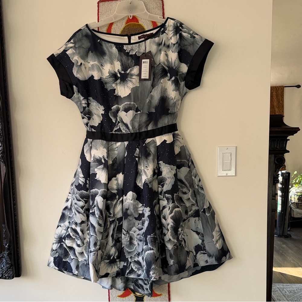 🌟🌟HOST PICK🌟🌟Stunning NWT “”MARCHESSA VOYAGE” 💯 Silk Dress - Picture 1 of 9